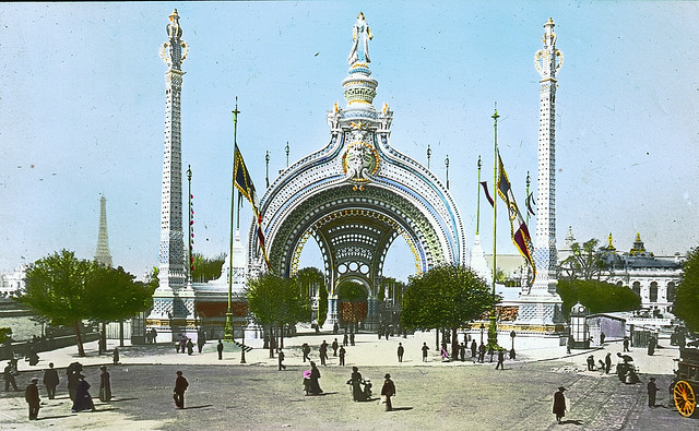 L'entrée principale réalisée par Binet