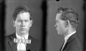 Ralph Sammons, jugé et condamné coupable de vol en 1939, condamné à 25 ans de prison.