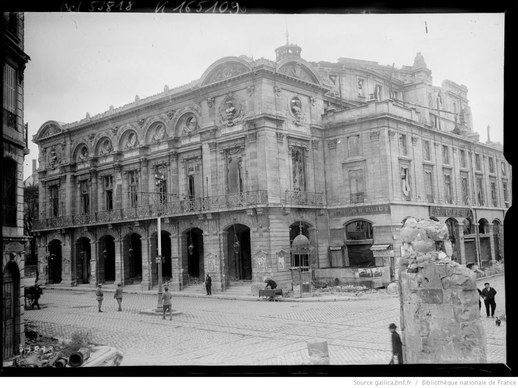 Le Grand Théâtre de Reims endommagé par la guerre, Agence Rol. Agence photographique , 1919, Bibliothèque nationale de France, département Estampes et photographie