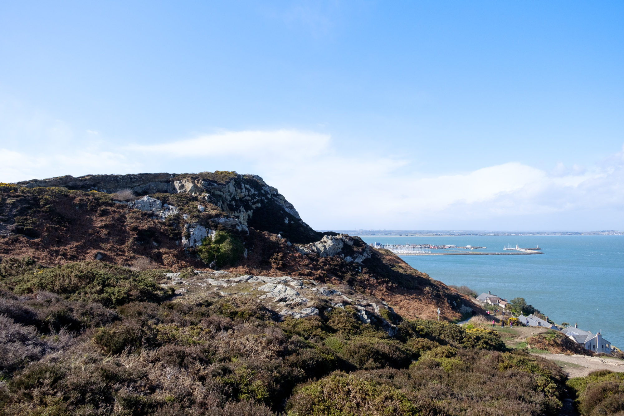 Howth, bord de mer et falaises près de Dublin